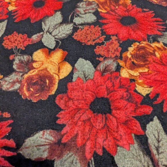 Cathy Daniels Lightweight Sweater Floral on Black - Picture 4 of 9